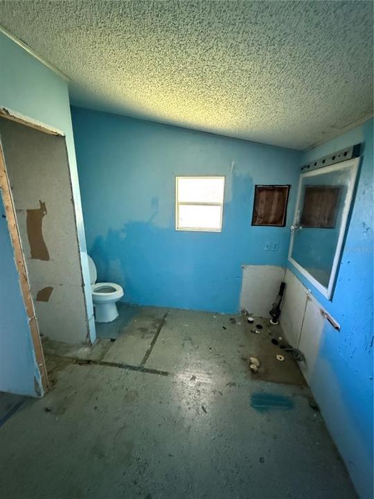 Под контрактом: $128,900 (3 спален, 2 ванн, 1560 Квадратных фут)