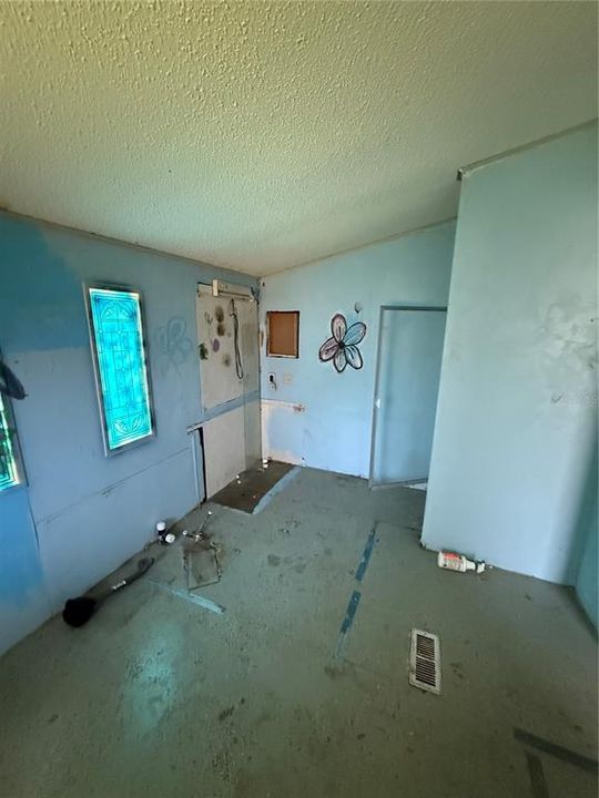 Под контрактом: $128,900 (3 спален, 2 ванн, 1560 Квадратных фут)