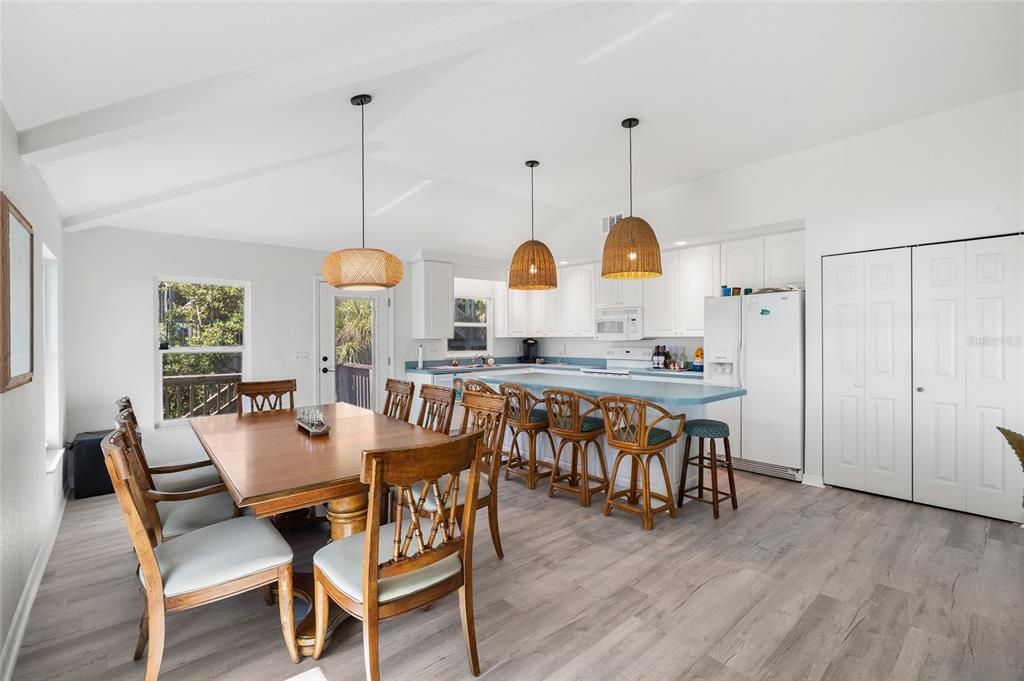 待售: $849,000 (3 贝兹, 2 浴室, 1365 平方英尺)