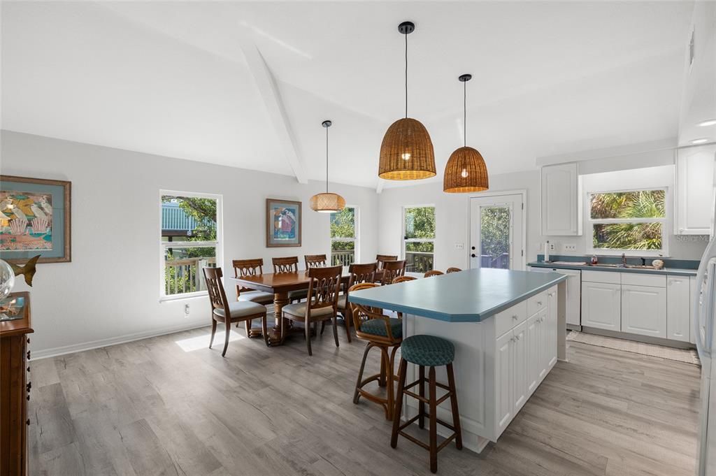 待售: $849,000 (3 贝兹, 2 浴室, 1365 平方英尺)