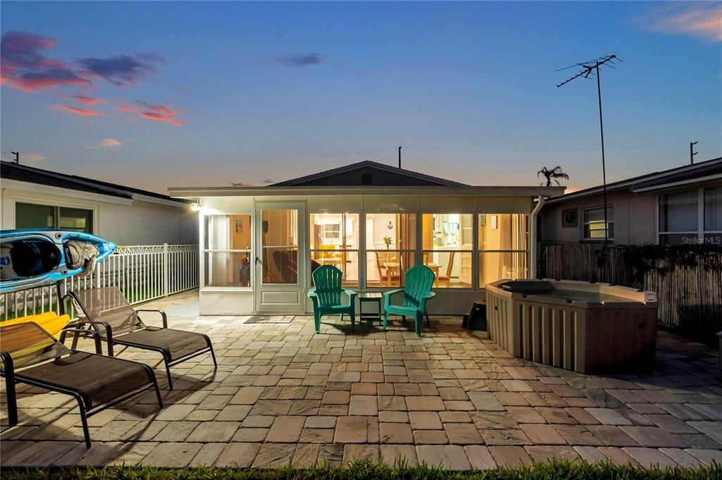 待售: $335,000 (2 贝兹, 1 浴室, 786 平方英尺)