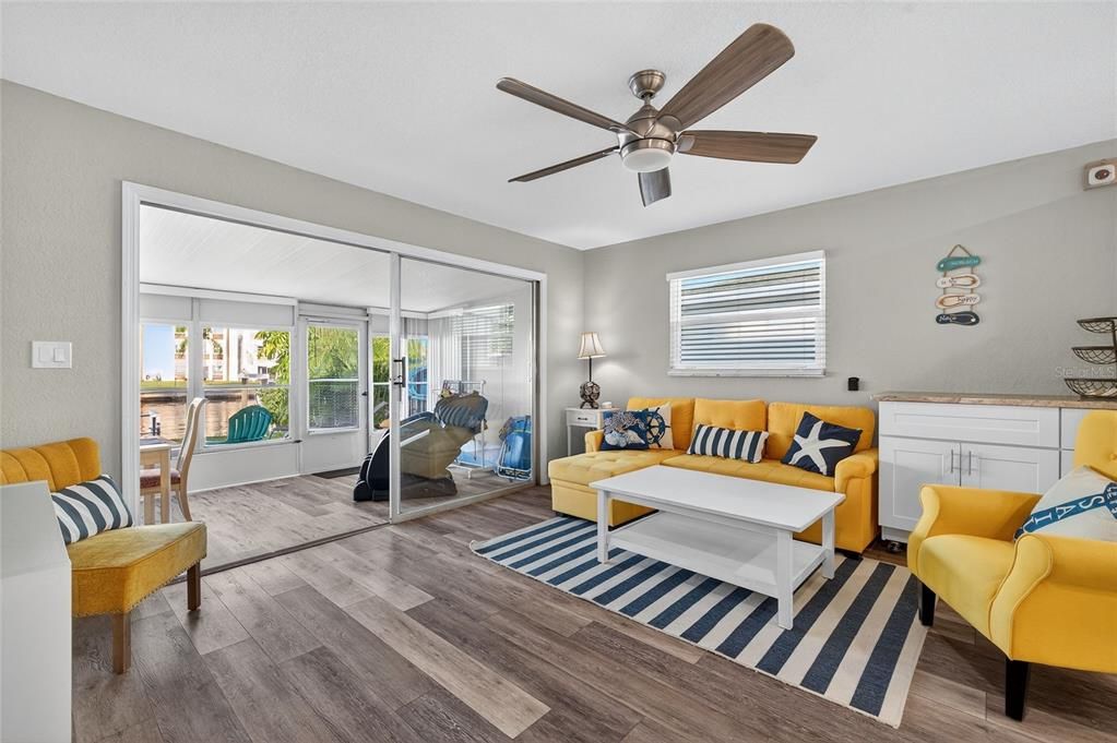 待售: $335,000 (2 贝兹, 1 浴室, 786 平方英尺)