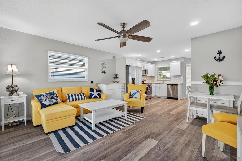 待售: $335,000 (2 贝兹, 1 浴室, 786 平方英尺)