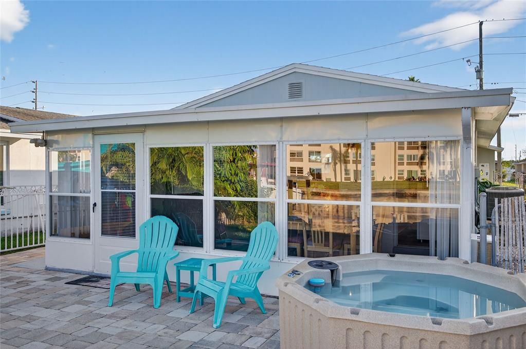 待售: $335,000 (2 贝兹, 1 浴室, 786 平方英尺)