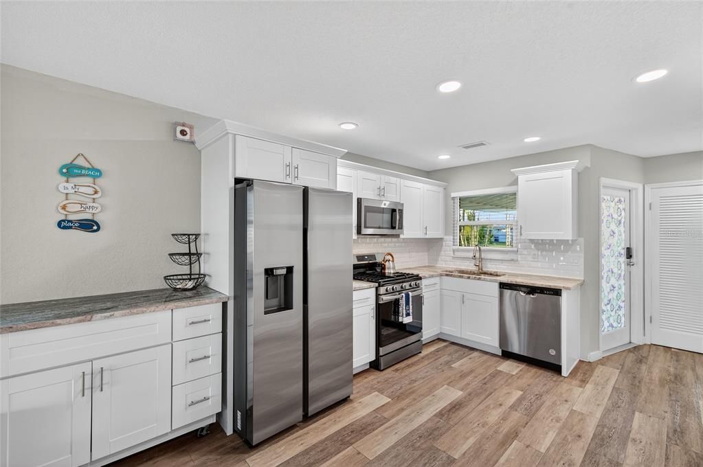 待售: $335,000 (2 贝兹, 1 浴室, 786 平方英尺)