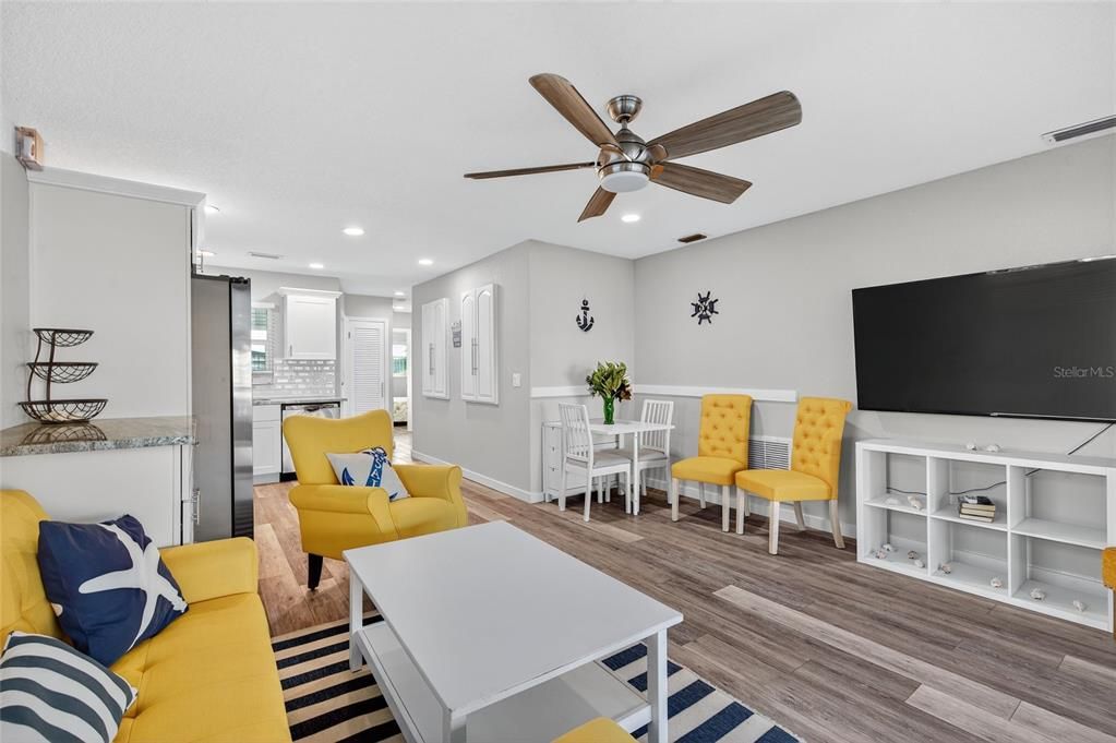 待售: $335,000 (2 贝兹, 1 浴室, 786 平方英尺)