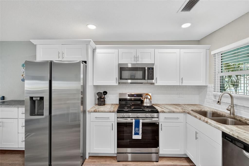 待售: $335,000 (2 贝兹, 1 浴室, 786 平方英尺)