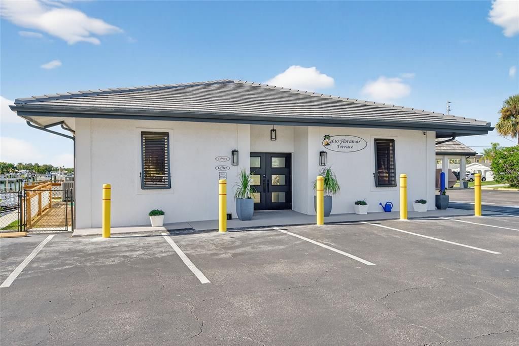 待售: $335,000 (2 贝兹, 1 浴室, 786 平方英尺)