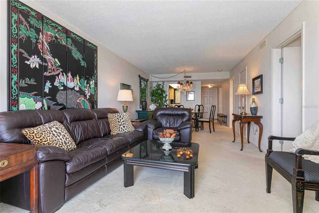 For Sale: $499,000 (2 beds, 2 baths, 912 Square Feet)