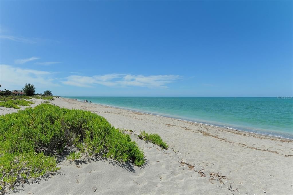 For Sale: $499,000 (2 beds, 2 baths, 912 Square Feet)