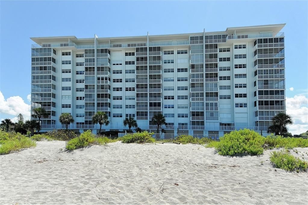 For Sale: $499,000 (2 beds, 2 baths, 912 Square Feet)