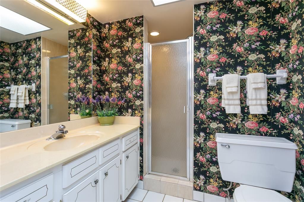 For Sale: $499,000 (2 beds, 2 baths, 912 Square Feet)