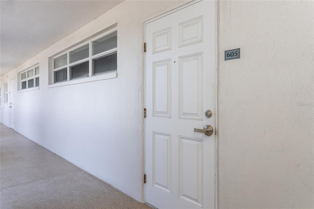 For Sale: $499,000 (2 beds, 2 baths, 912 Square Feet)