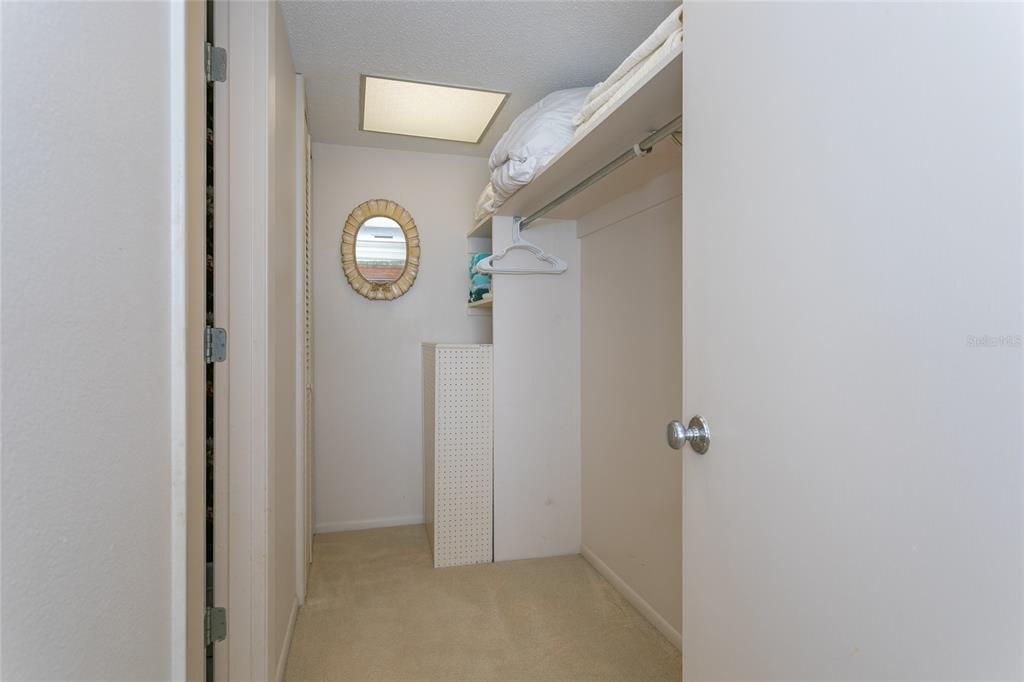 For Sale: $499,000 (2 beds, 2 baths, 912 Square Feet)