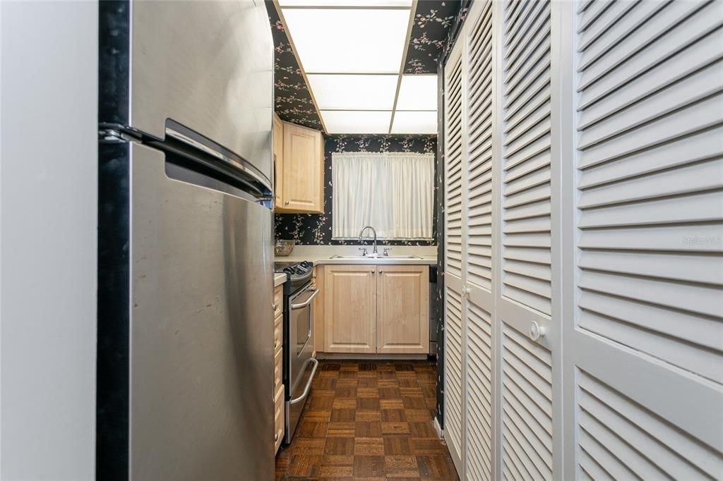 For Sale: $499,000 (2 beds, 2 baths, 912 Square Feet)