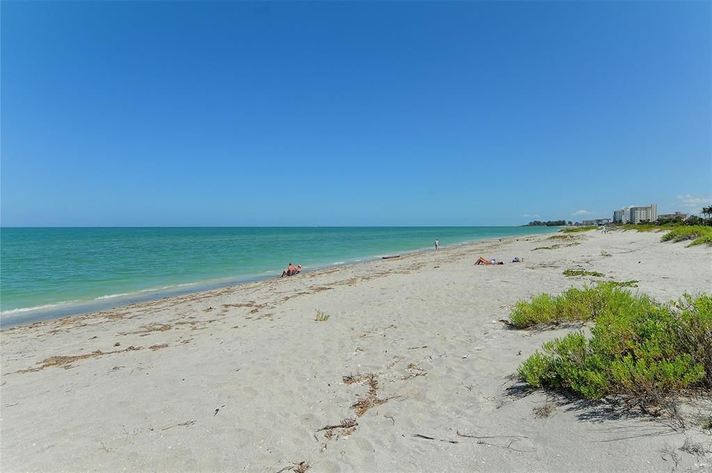 For Sale: $499,000 (2 beds, 2 baths, 912 Square Feet)