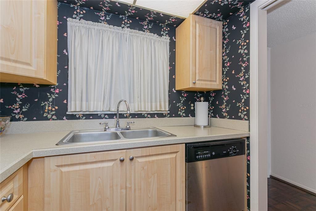 For Sale: $499,000 (2 beds, 2 baths, 912 Square Feet)