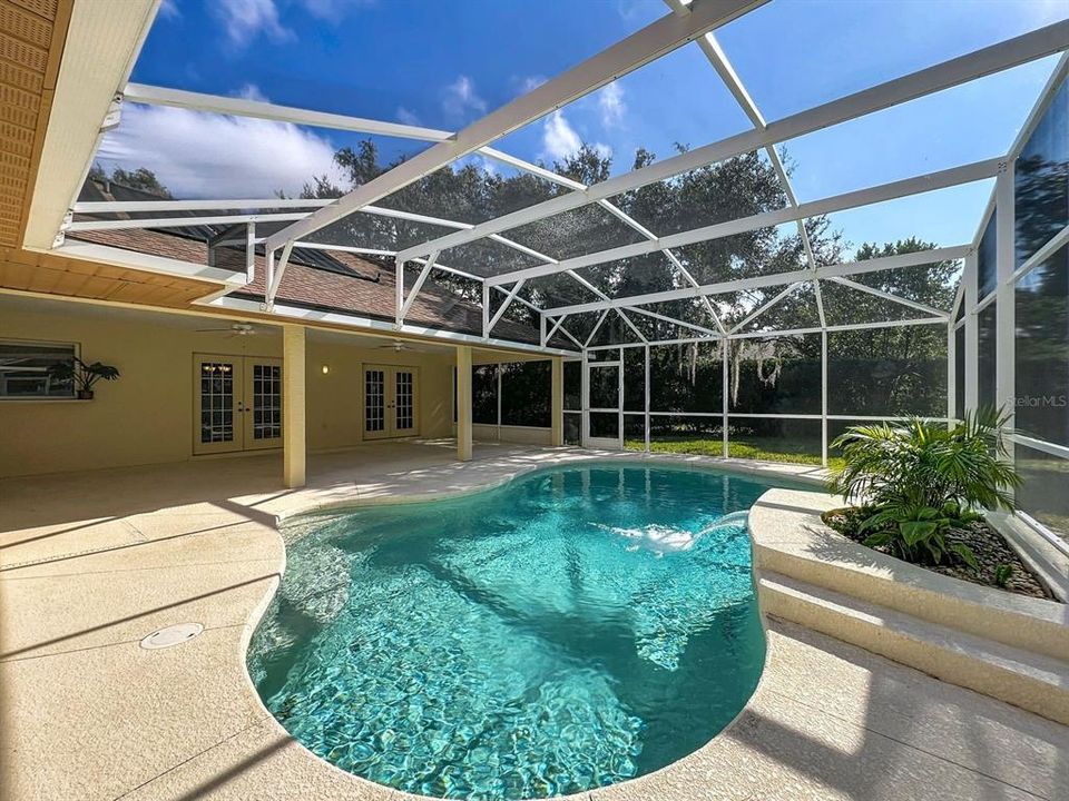 合同活跃: $368,900 (4 贝兹, 2 浴室, 2040 平方英尺)