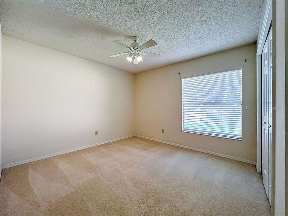 合同活跃: $368,900 (4 贝兹, 2 浴室, 2040 平方英尺)