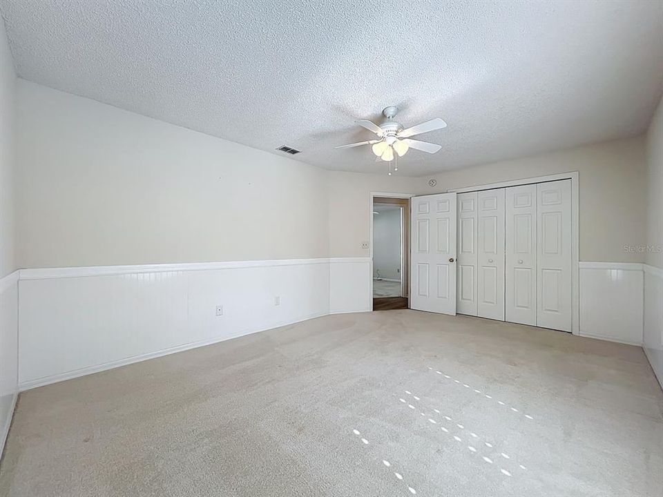 合同活跃: $368,900 (4 贝兹, 2 浴室, 2040 平方英尺)