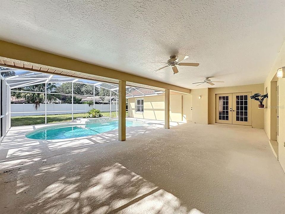 合同活跃: $368,900 (4 贝兹, 2 浴室, 2040 平方英尺)