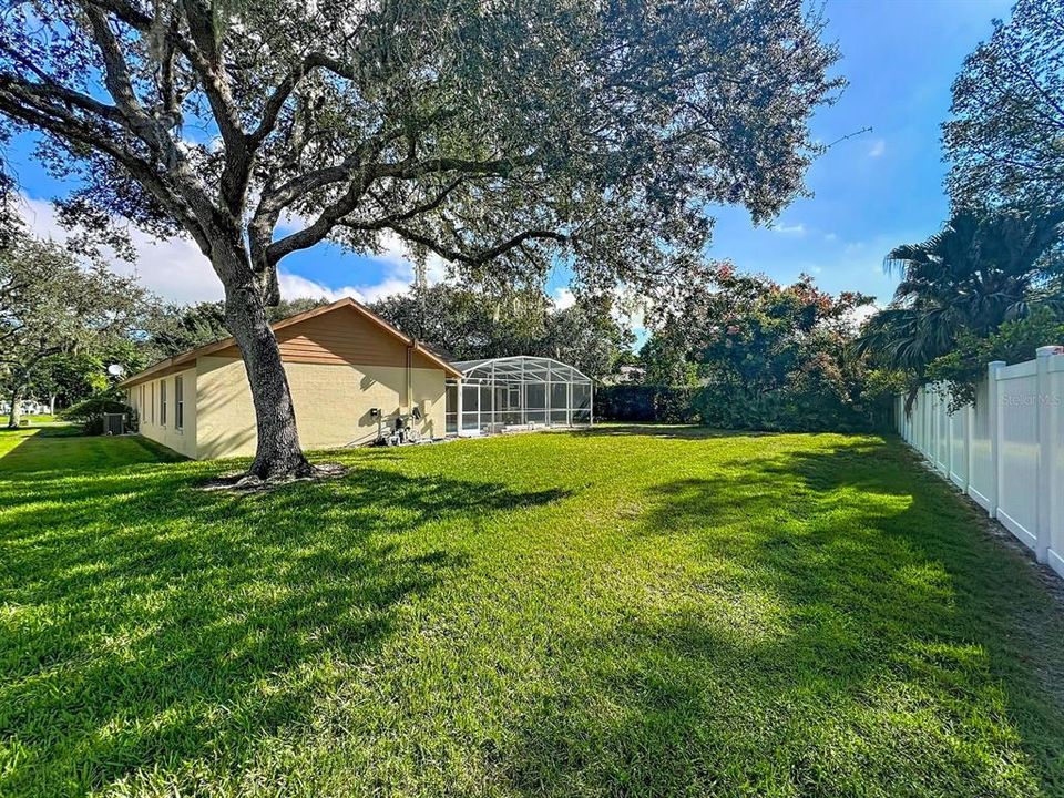 合同活跃: $368,900 (4 贝兹, 2 浴室, 2040 平方英尺)