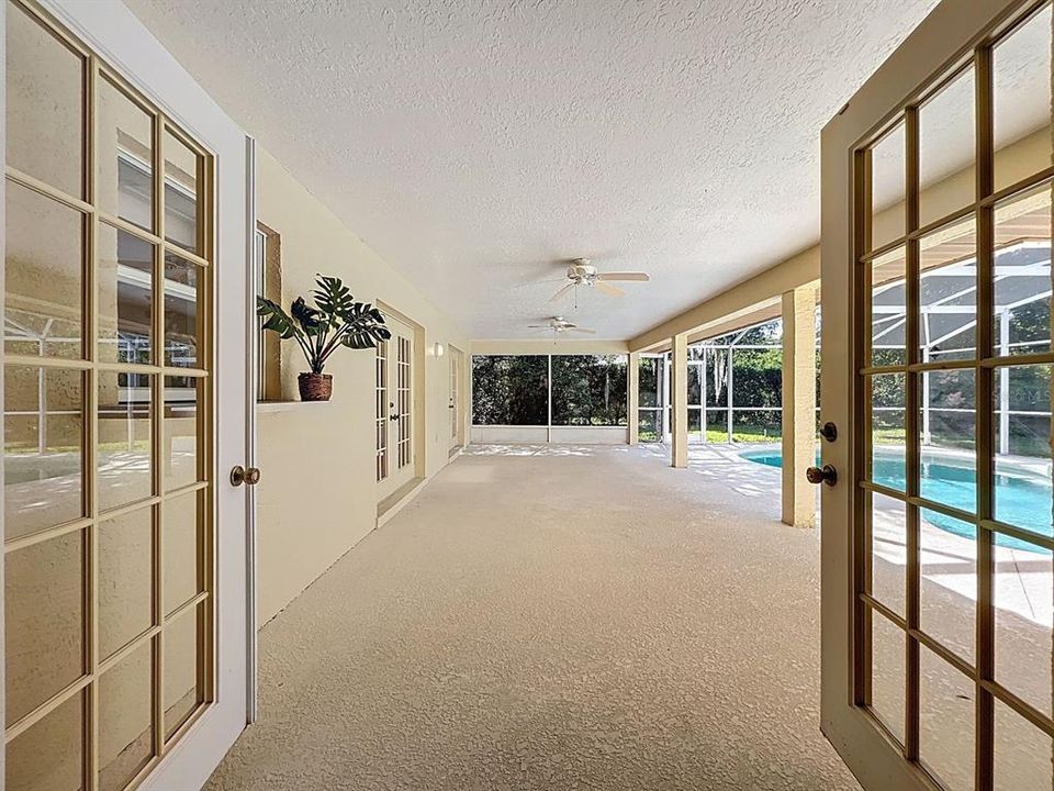 合同活跃: $368,900 (4 贝兹, 2 浴室, 2040 平方英尺)