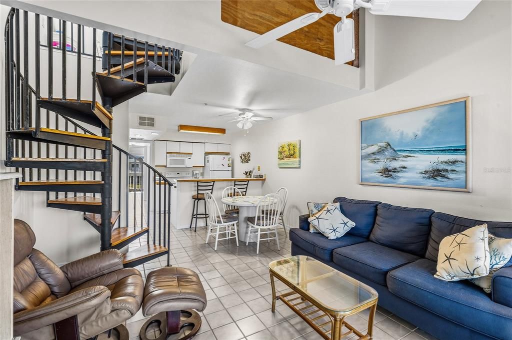 For Sale: $359,000 (2 beds, 2 baths, 946 Square Feet)