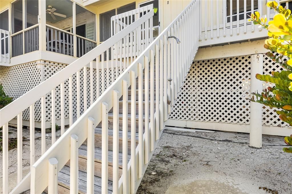 For Sale: $359,000 (2 beds, 2 baths, 946 Square Feet)