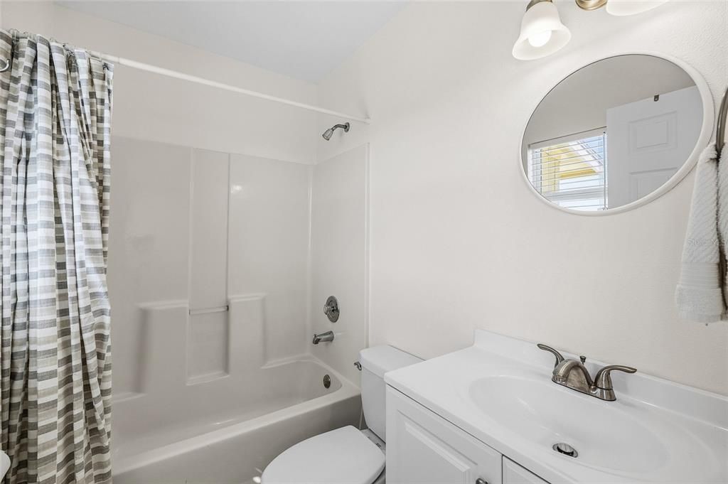 For Sale: $359,000 (2 beds, 2 baths, 946 Square Feet)