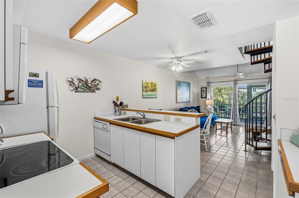 For Sale: $359,000 (2 beds, 2 baths, 946 Square Feet)