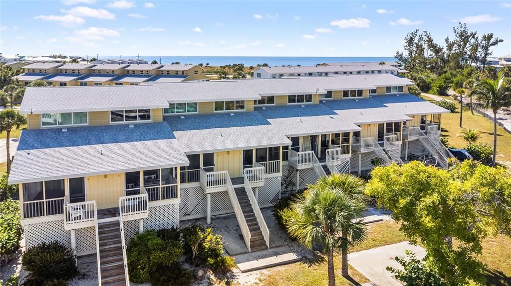 For Sale: $359,000 (2 beds, 2 baths, 946 Square Feet)