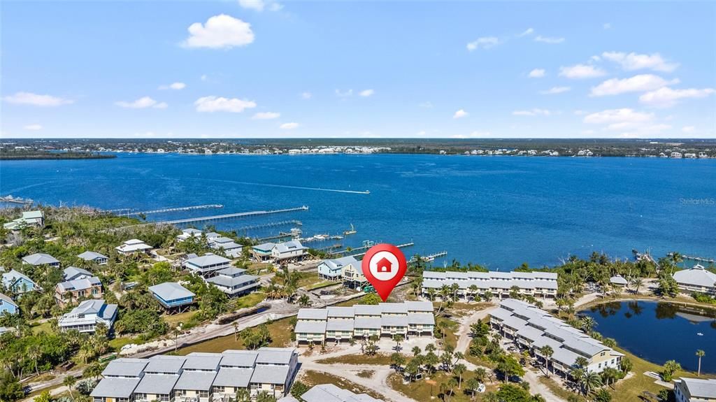 For Sale: $359,000 (2 beds, 2 baths, 946 Square Feet)