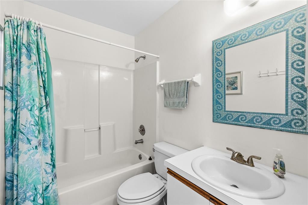 For Sale: $359,000 (2 beds, 2 baths, 946 Square Feet)