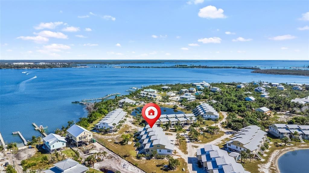 For Sale: $359,000 (2 beds, 2 baths, 946 Square Feet)