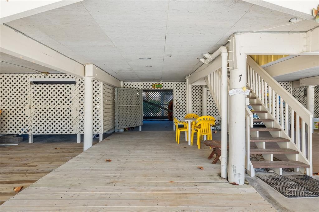 For Sale: $359,000 (2 beds, 2 baths, 946 Square Feet)