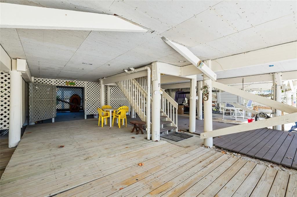 For Sale: $359,000 (2 beds, 2 baths, 946 Square Feet)