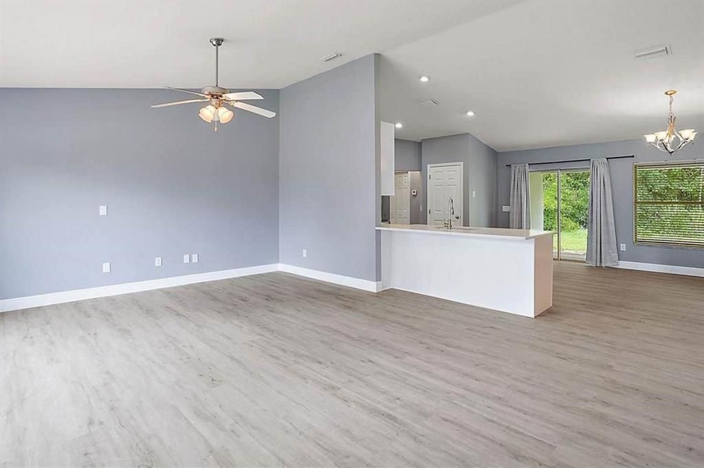 For Sale: $259,995 (3 beds, 2 baths, 1596 Square Feet)