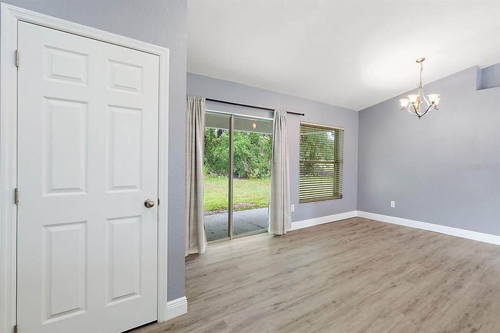 For Sale: $259,995 (3 beds, 2 baths, 1596 Square Feet)