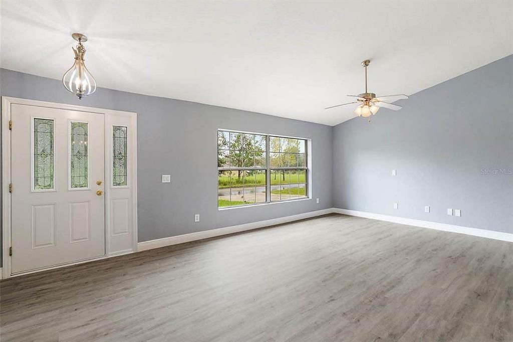 For Sale: $259,995 (3 beds, 2 baths, 1596 Square Feet)