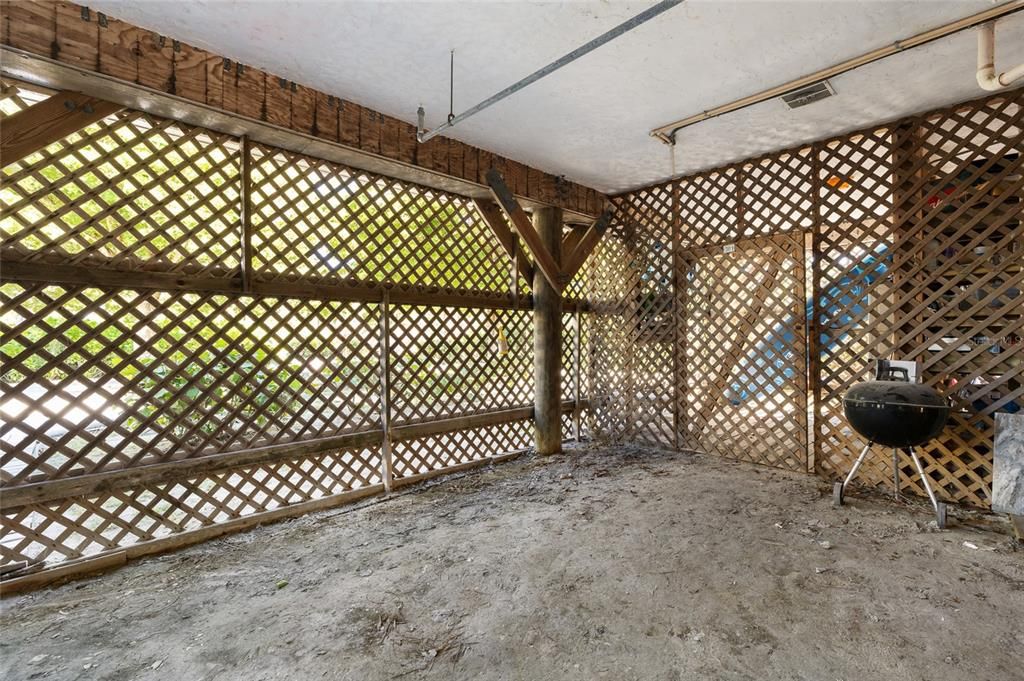 For Sale: $350,000 (2 beds, 1 baths, 970 Square Feet)