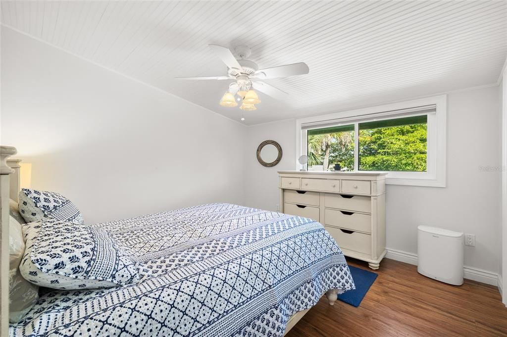 For Sale: $350,000 (2 beds, 1 baths, 970 Square Feet)