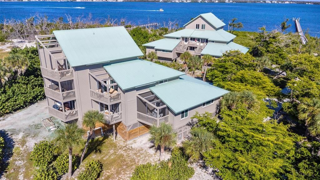 For Sale: $350,000 (2 beds, 1 baths, 970 Square Feet)