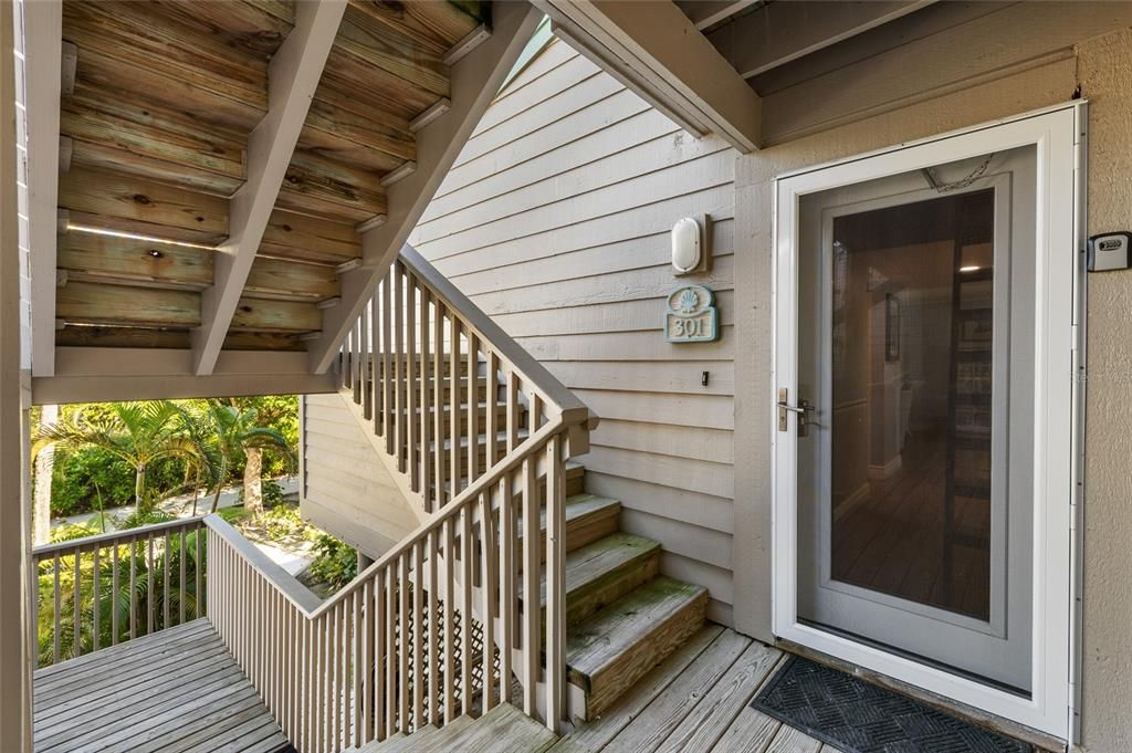 For Sale: $350,000 (2 beds, 1 baths, 970 Square Feet)