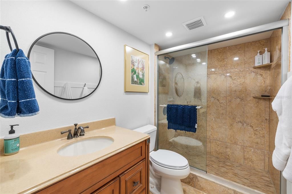 For Sale: $350,000 (2 beds, 1 baths, 970 Square Feet)