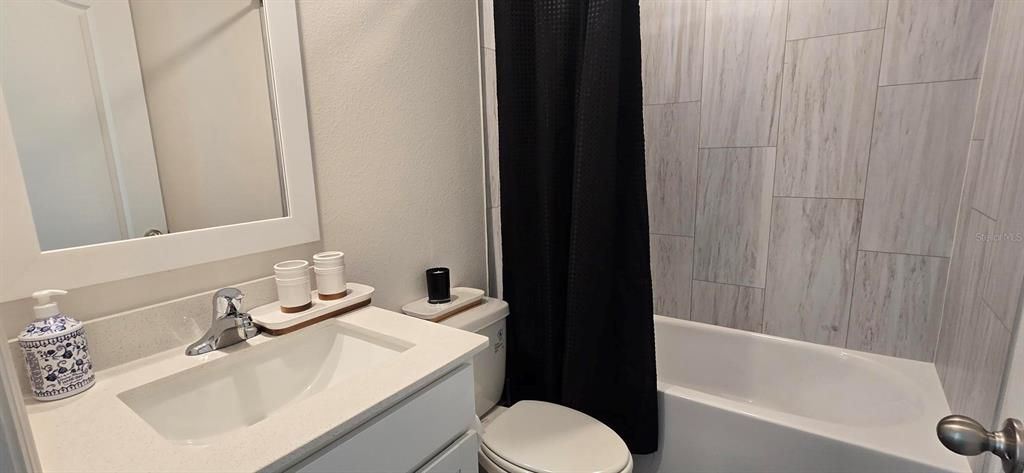 For Rent: $2,000 (3 beds, 2 baths, 1268 Square Feet)