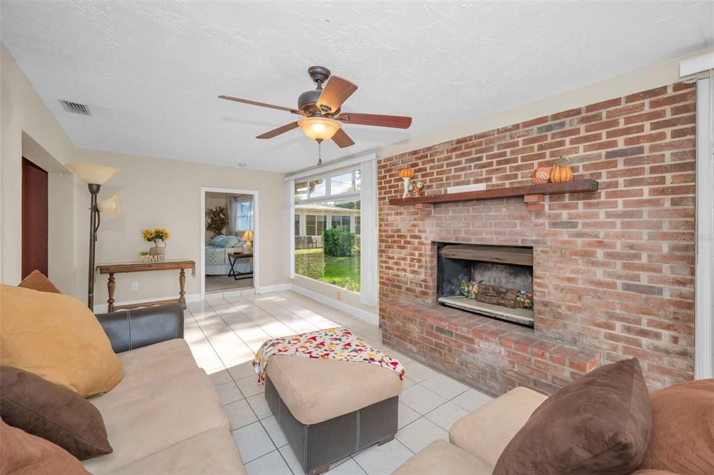 For Sale: $420,000 (2 beds, 2 baths, 1607 Square Feet)