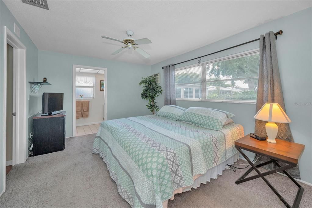 For Sale: $420,000 (2 beds, 2 baths, 1607 Square Feet)