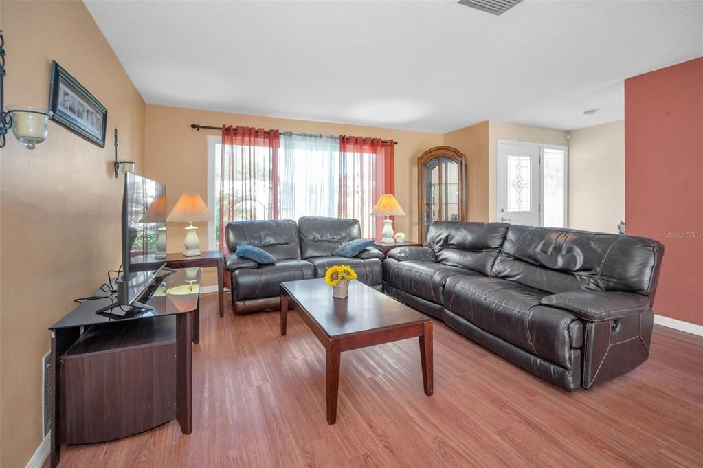 For Sale: $420,000 (2 beds, 2 baths, 1607 Square Feet)