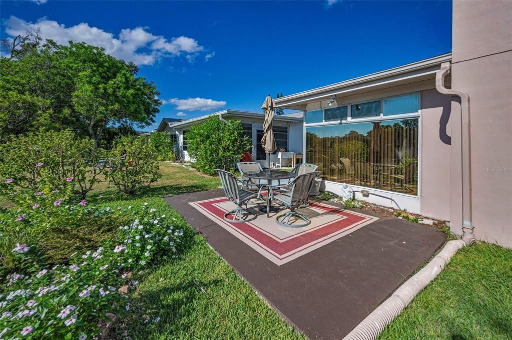 For Sale: $420,000 (2 beds, 2 baths, 1607 Square Feet)